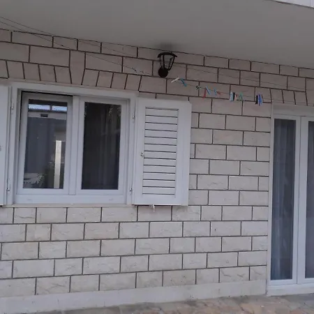 Spacious In A Quiet Neighborhood *
