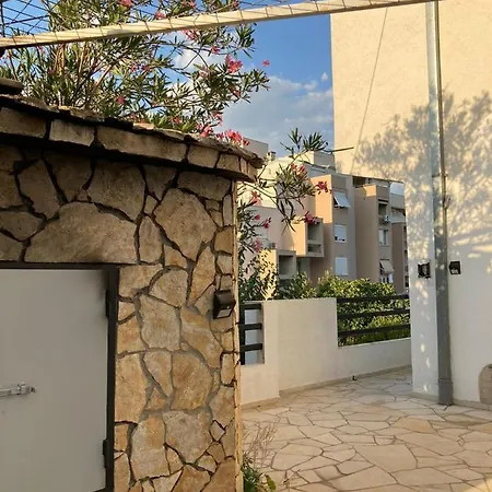 Apartment Spacious In A Quiet Neighborhood