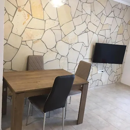 Spacious In A Quiet Neighborhood *